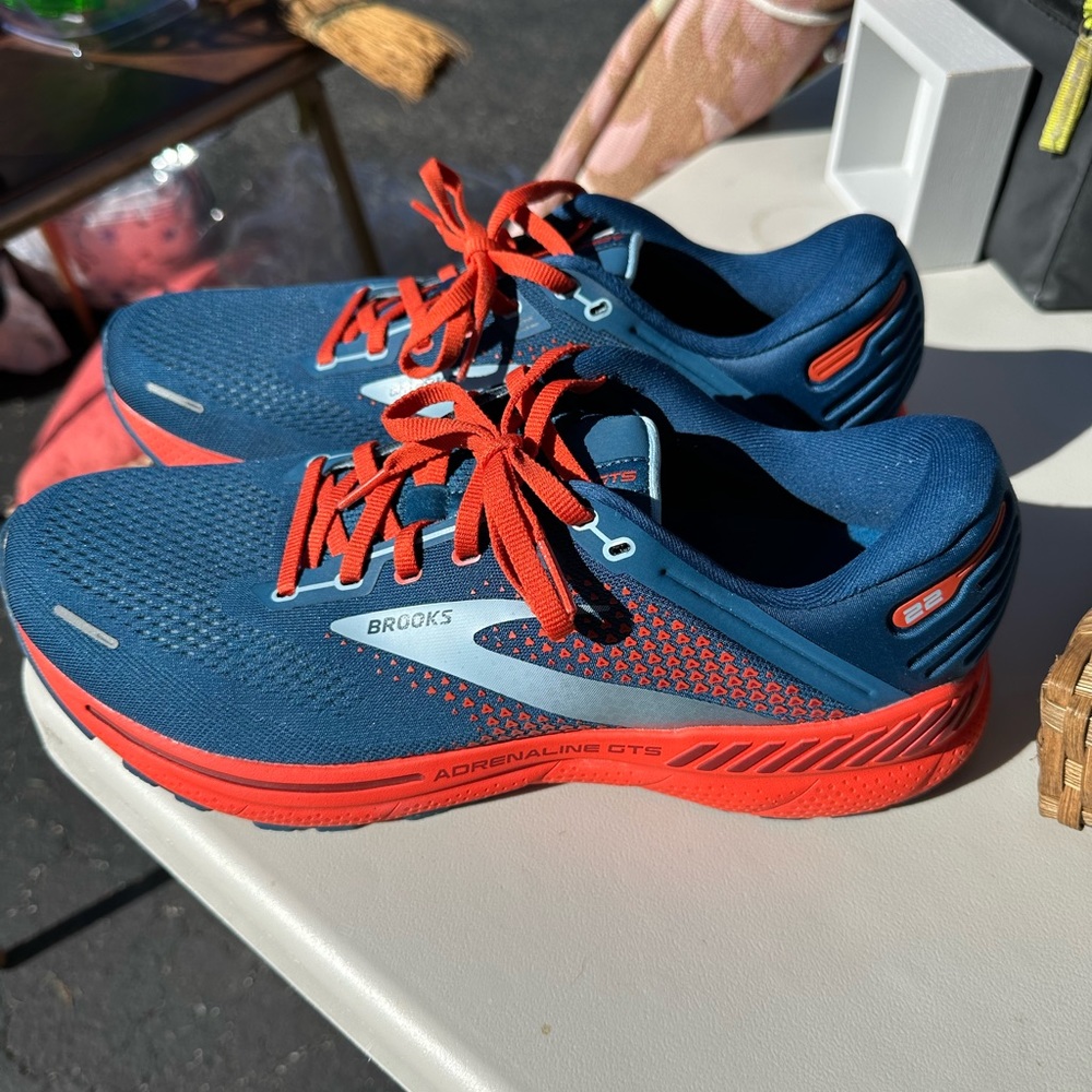 BROOKS Men’s Sneakers, like new, size 11.5